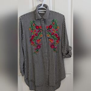 Dex Gingham Shirt with Vibrant Floral Embroidery
